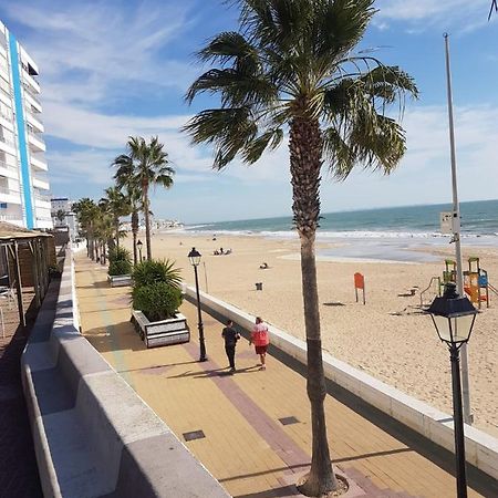 La Costilla centro y playa Rota Exterior foto